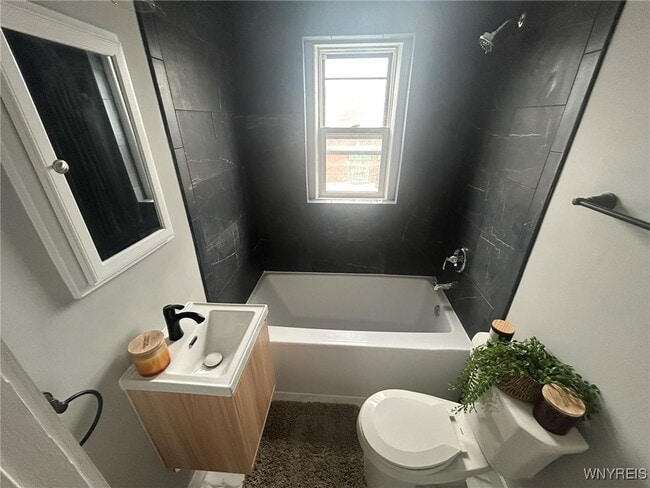 Building Photo - 1225 Hertel Ave