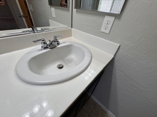 Building Photo - 3 Bedroom Home in a Gated Community! North...