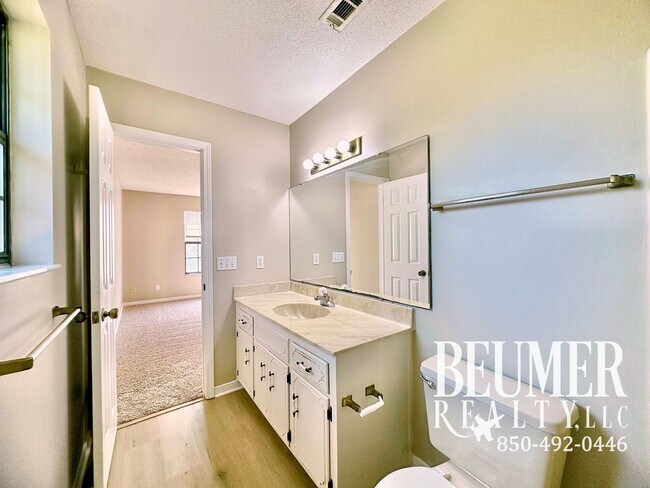 Building Photo - 5027 Shoshone Dr
