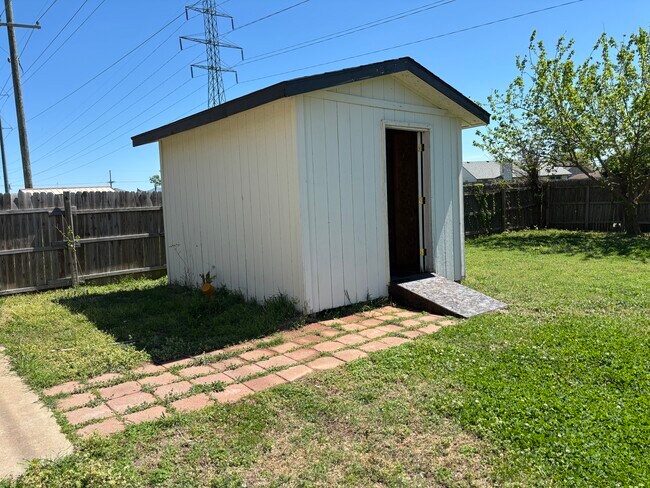 Building Photo - 36th street property