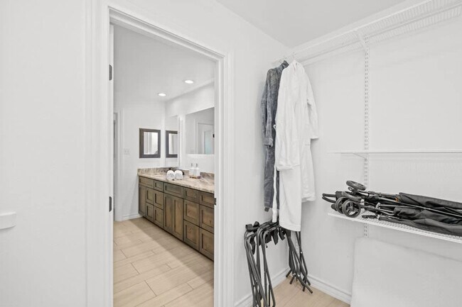 Building Photo - 13702 Yellow Oak Cir