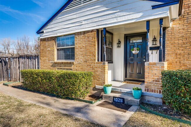 Building Photo - 1026 Cliffdale Ave