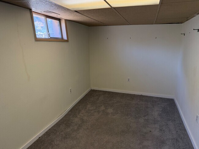 Building Photo - 2015 NW Van Buren Ave