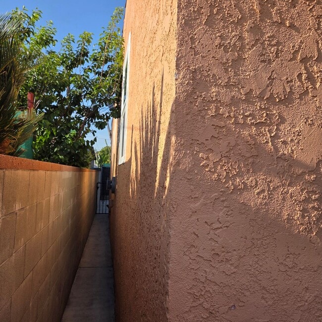 Building Photo - 4737 Dozier St