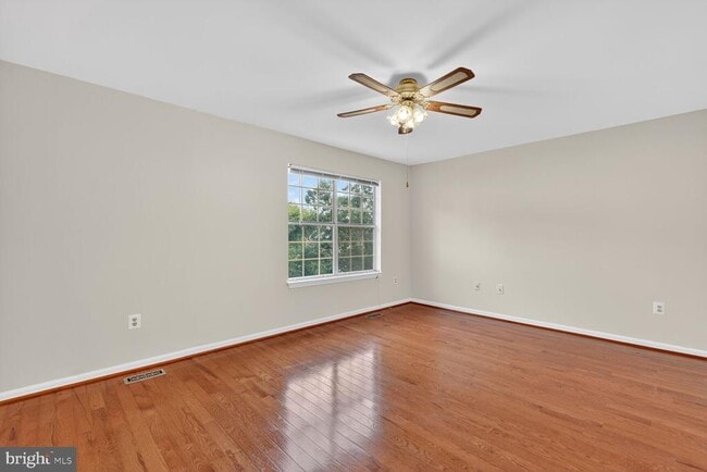 Building Photo - 6076 Heatherwood Dr