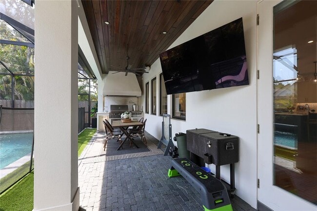 Building Photo - 2402 W Parkland Blvd