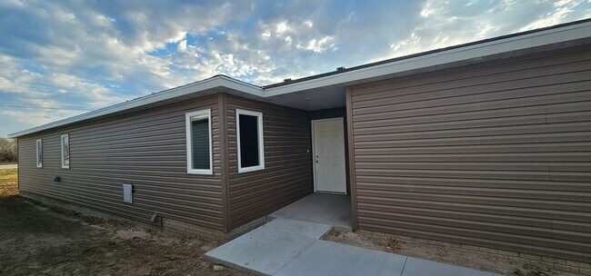 Building Photo - 4146 Montana Ave