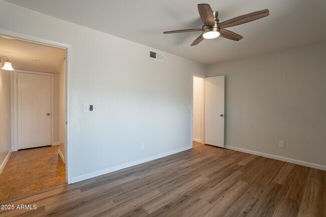Building Photo - 6206 E Glencove St