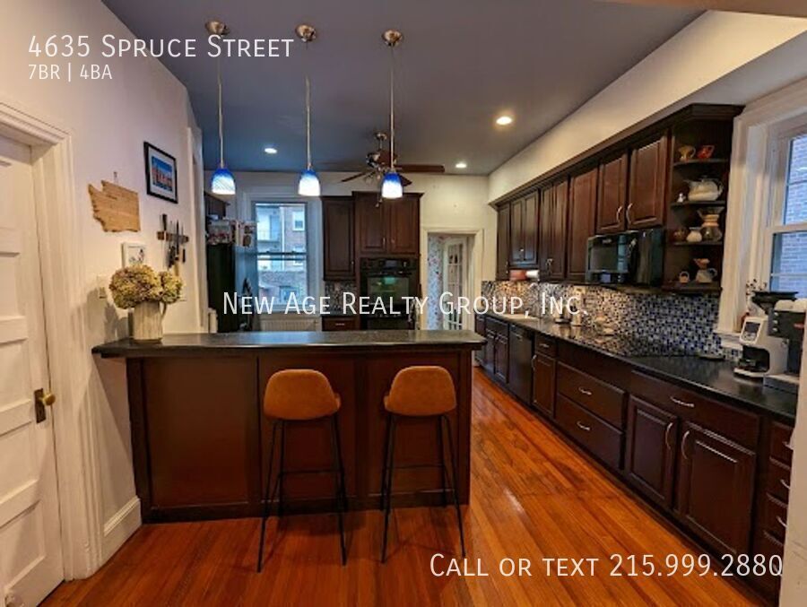 Building Photo - 4635 Spruce St