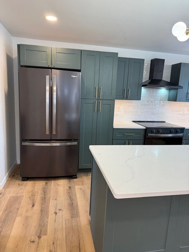 Building Photo - All new 3 bed / 2 bath home in wonderful West Salem neighborhood with garage!