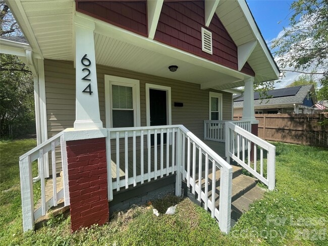 Building Photo - 624 Pinoca St