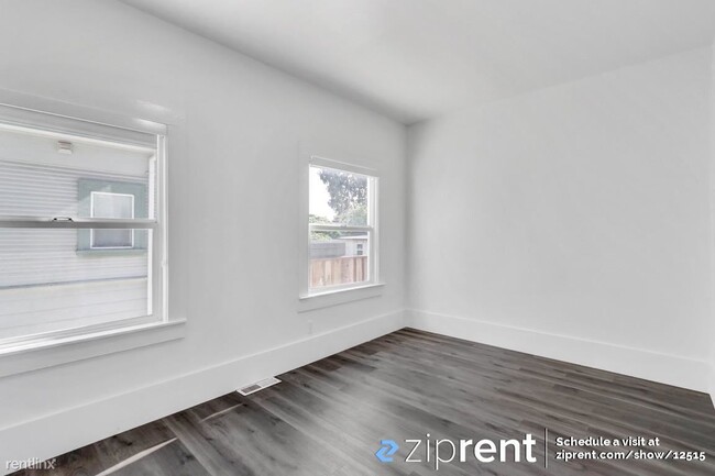 Building Photo - 2 br, 1 bath Triplex - 3827 West St, Oakla...