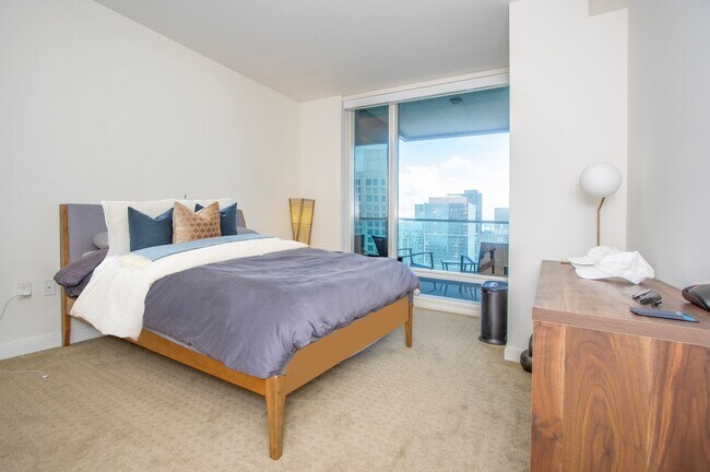 Building Photo - 1 BEDROOM W/VIEW in THE RINCON BUILDING