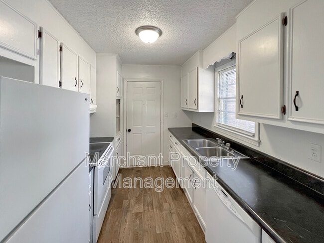 Building Photo - 104 Lora Ln