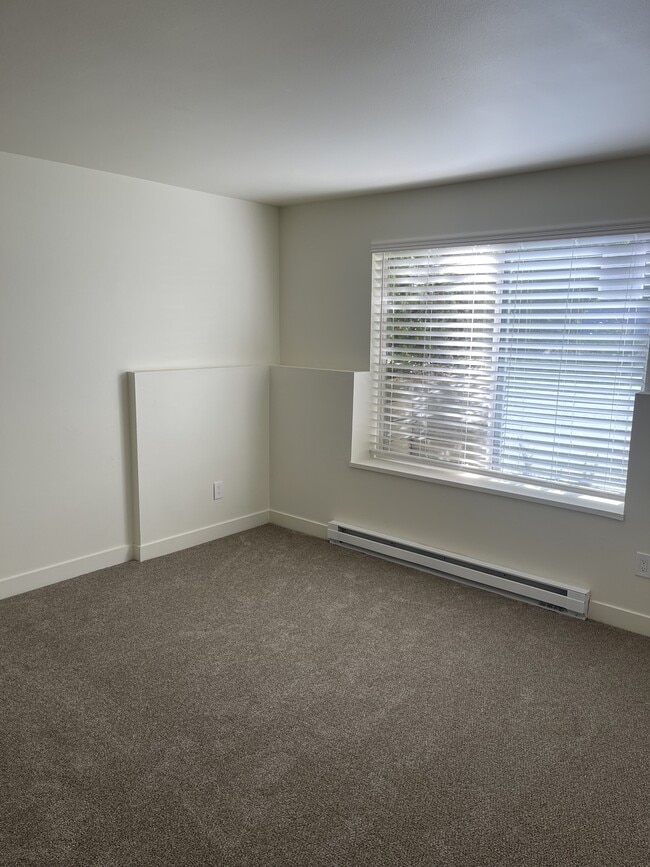 Building Photo - 3465 Lochwood Dr