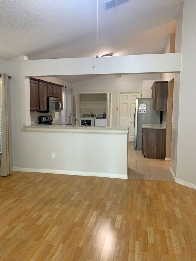 Building Photo - 3/2 Pool Home in Manderley Run