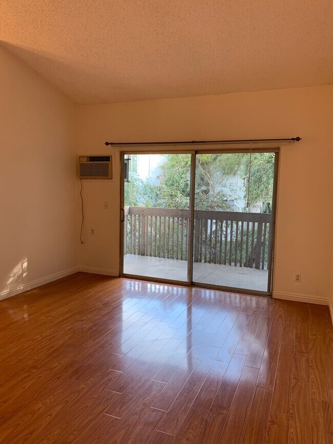 Building Photo - Bright, comfortable, and spacious one bedroom Condominium