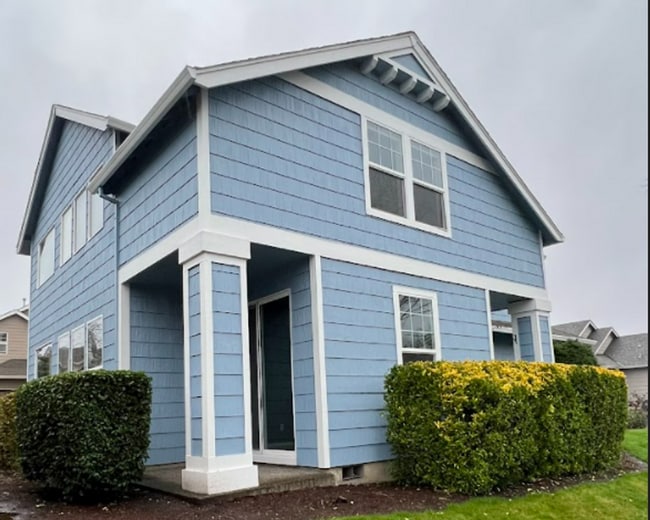Building Photo - Lovely Traditional 2BD · 2.5BA + Office/De...