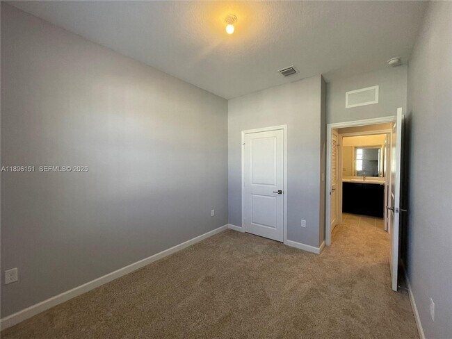 Building Photo - 1120 SW 7th Ct