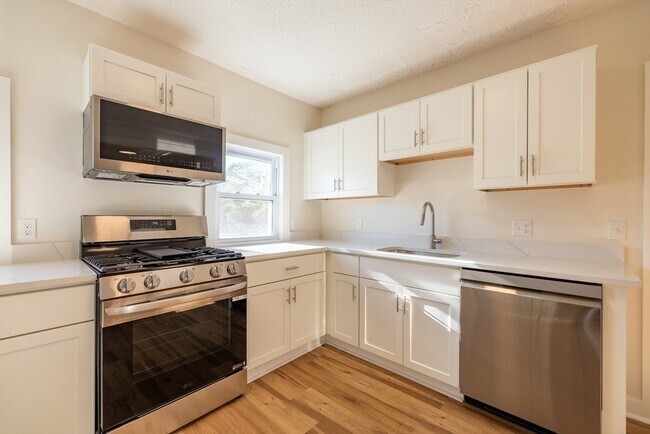 Building Photo - 365 Whiting Ave