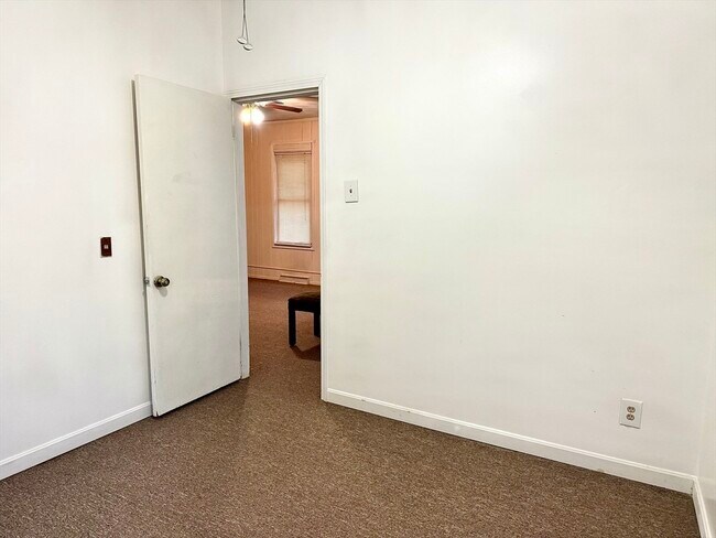 Building Photo - 87 Hathaway St