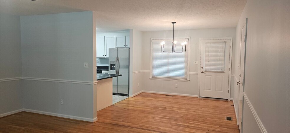 Building Photo - 1075 Pleasantview Cir