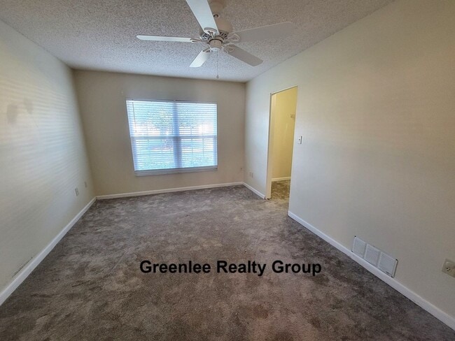 Building Photo - Beautiful 2 Bedroom / 2 Bathroom Waterfront End Unit in Heritage Lake (55+ Community)