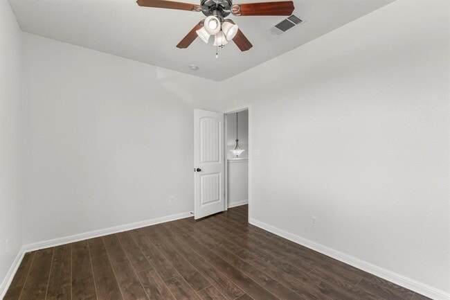 Building Photo - 18613 Falcon Pointe Blvd