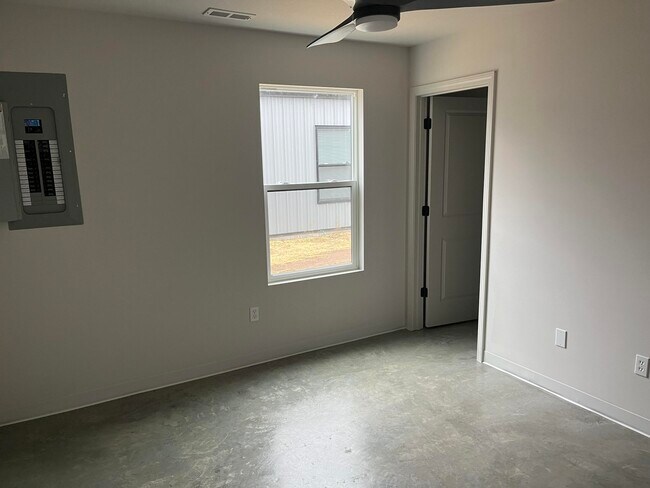 Building Photo - 208 3rd Ave