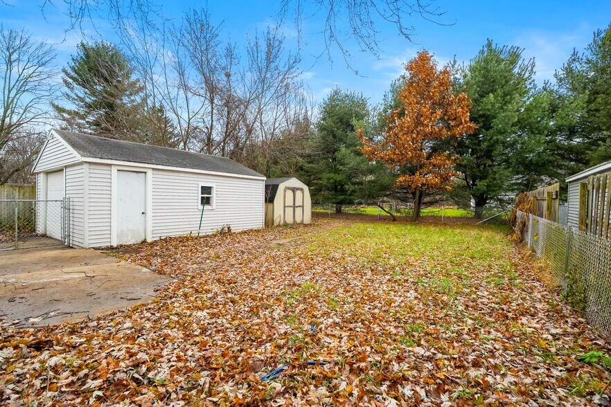 Building Photo - 423 Cornell Dr