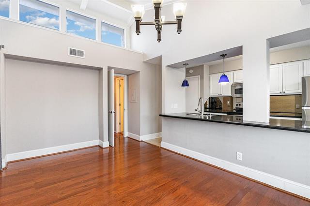 Building Photo - 5934 Sandhurst Ln