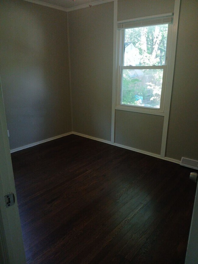 Building Photo - COMING SOON!! Available Soon in SF KCMO