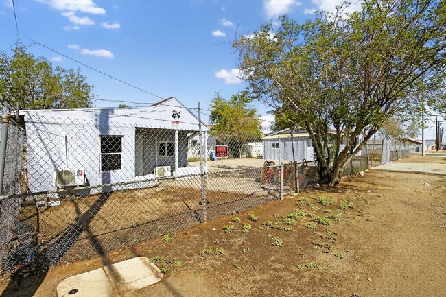 Building Photo - 1410 S 24th Ave