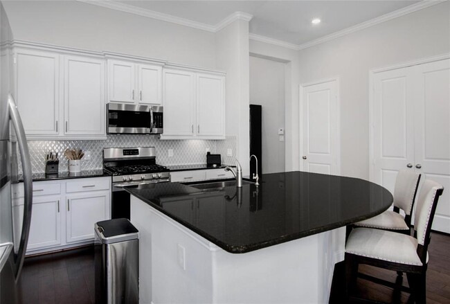 Building Photo - 28205 Bennett Pass Dr