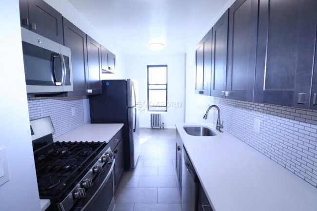 Building Photo - 2 bedroom in Queens NY 11354