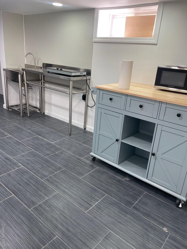 Building Photo - 2754 Homan Pl