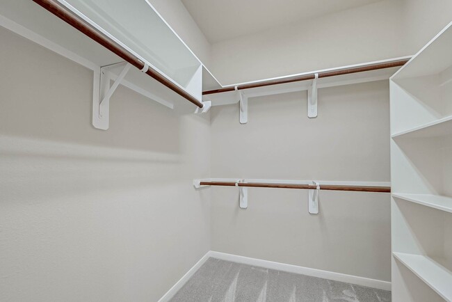 Building Photo - Two-story, 4BD/2.5BR renovated home in Fie...