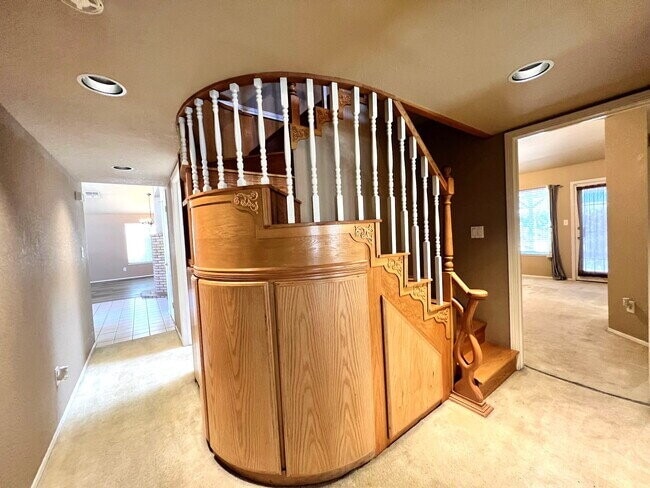 Building Photo - Spacious 4 Bed / 2 Bath Home with Loft, Fireplace & Beautiful Outdoor Entertaining Area!