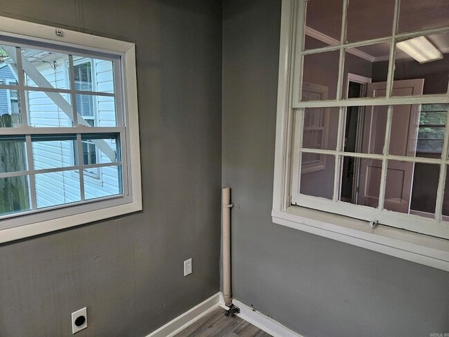 Building Photo - 2303 S Tyler St