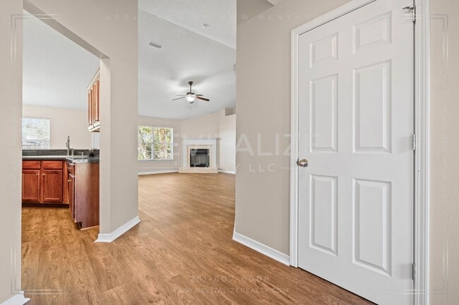 Building Photo - Beautiful 4-Bed 2-Bath Home on Corner Lot in Gated Community