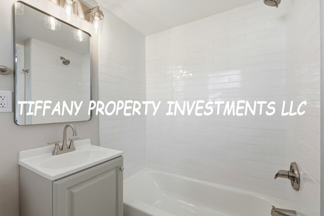 Building Photo - 1601 Carfax Dr