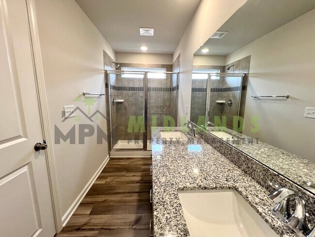 Building Photo - 1221C Champions Rest