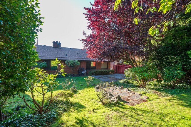 Building Photo - Beautiful Magnolia Brick close to village ...
