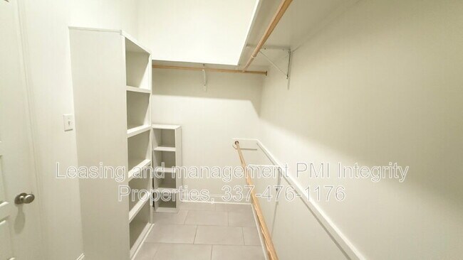 Building Photo - 8103 Stonelake Cir Ave E