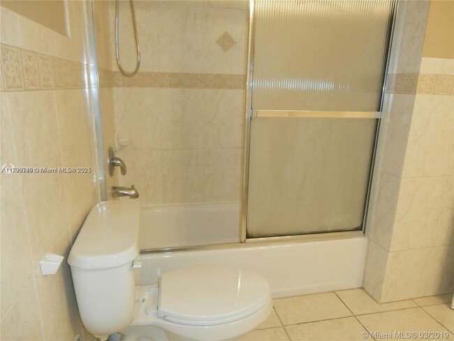 Building Photo - 950 SW 104th Ct