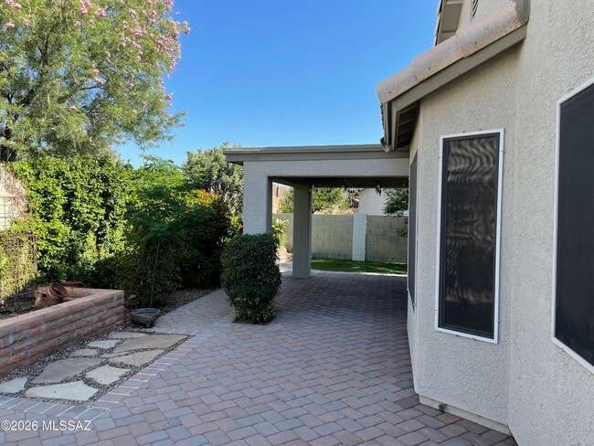 Building Photo - 9175 N Palm Brook Dr