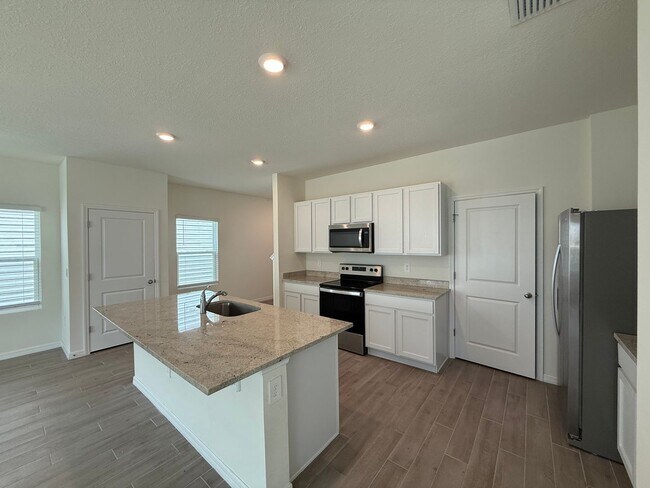 Building Photo - Spacious 4-Bedroom Modern Home in Oaks Preserve – Perfect Gainesville Location