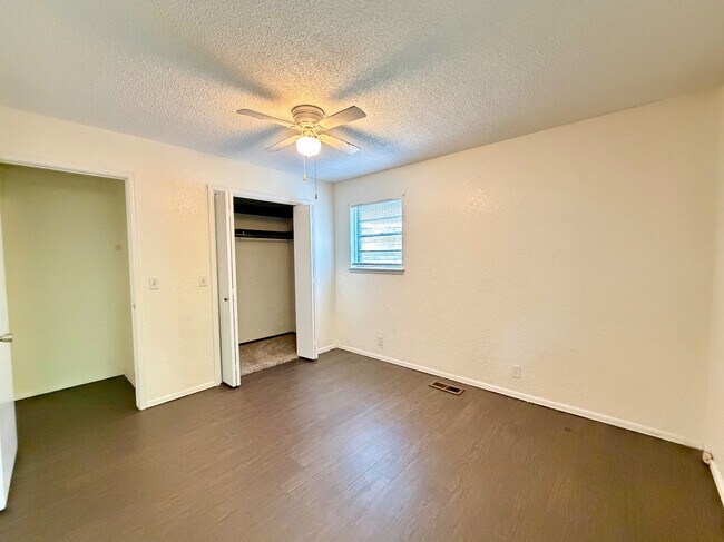 Building Photo - 6612 Crow Cir