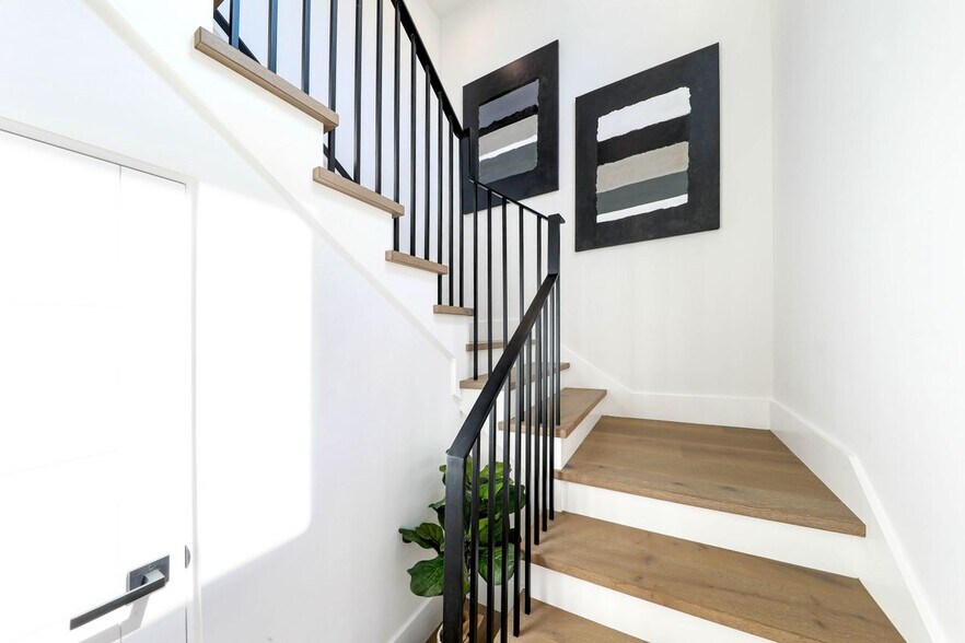 Building Photo - 715 Narcissus, 2