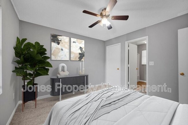 Building Photo - 307 Country Club Dr NE